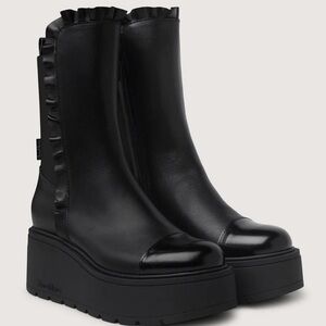 Elegant Black Platform Boots